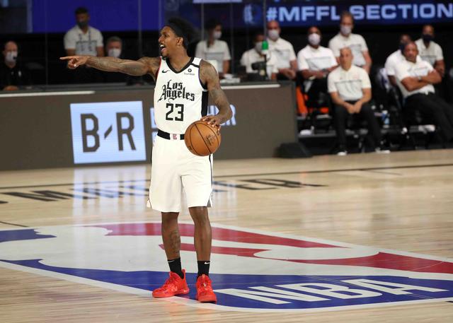 利用替补席 利用替补席